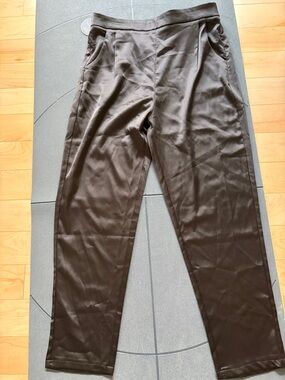 Women's Cropped Tapered Pants in Dark Brown